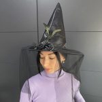 Boszorkány kalap, süveg, sapka fátyollal, tollal, Halloween -re 