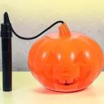 Halloween kacagó és villogó töklámpás tartónyéllel