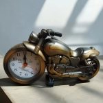 Chopper motor formájú asztali óra, ébresztő óra