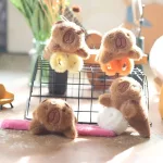 Capybara plüss, csuklóra tehető kicsiknek