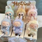 Labubu plüss Have a Seat