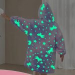 Puha, világító, kapucni pulcsi és takaró egyben, gyerekeknek 