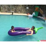 Óriás felfújható padlizsán alakú hálós matrac