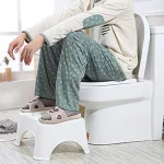Lábtartó , fellépő wc-hez, az ideális testtartáshoz 