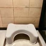 Lábtartó , fellépő wc-hez, az ideális testtartáshoz 