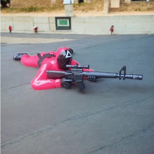 Squid Game elemes játék, kúszó katona, hang és fény effekttel