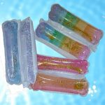 Vízen lebegő függőágy, hálós matrac glitteres párnákkal 