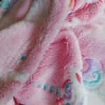 Unikornis mintás sötétben világító puha plüss takaró, pléd 100x150cm