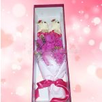 Világító, szappanrózsa csokor díszdobozban, macikkal , piros