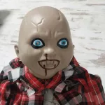 Kúszó mászó síró halloween dekoráció horror baba