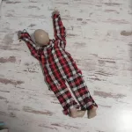 Kúszó mászó síró halloween dekoráció horror baba