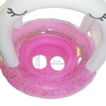 Napfénytetős, bebújós gyermek úszógumi szivárványos, felhős mintával