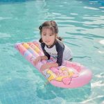 Felfújható, gyerek gumimatrac, strandmatrac kapaszkodókkal 