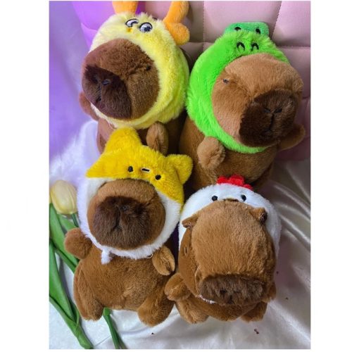 Sapkás plüss capybara kulcstartó 