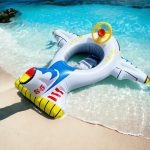 Felfújható beülős, kormányos, repülő formájú gyermek úszógumi