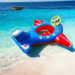 Felfújható beülős, kormányos, repülő formájú gyermek úszógumi