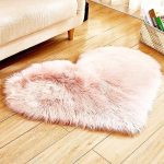 Szív alakú műszőrme szőnyeg 90x70cm 