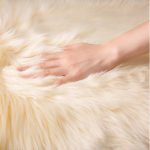 Szív alakú műszőrme szőnyeg 90x70cm 