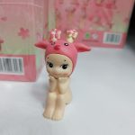 Sonny Angel Hippers Cherry Blossom  limitált series mini figura telefonra, laptopra
