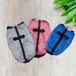 Vékonyan bélelt kutyakabát hámmal