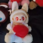 Labubu plüss énekel, világít 