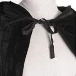 Elegáns, fekete, kapucnis bársony köpeny, felnőtt méret 140cm, Halloween jelmez