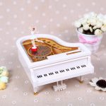 Vintage klasszikus zongora zenedoboz