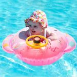 Felfújható beülős úszógumi dudával és kormánykerékkel